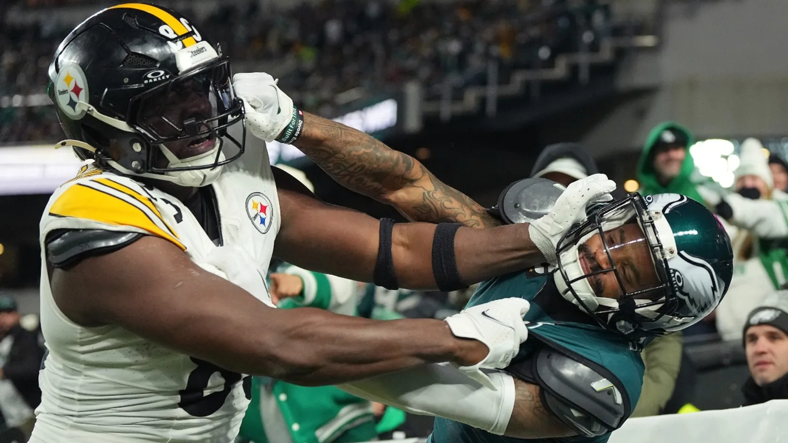 LIVE: Eagles 27, Steelers 13, fourth quarter taken in Philadelphia. Photo by GETTY